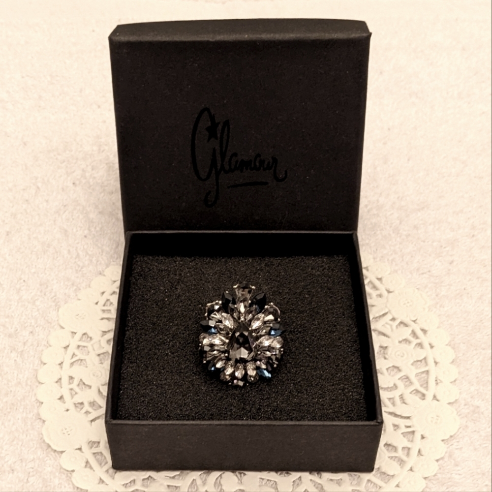 ♥️🆕 Adjustable Rhinestone Ring orig.gift box-shimmery silver,blue & black. NWOT